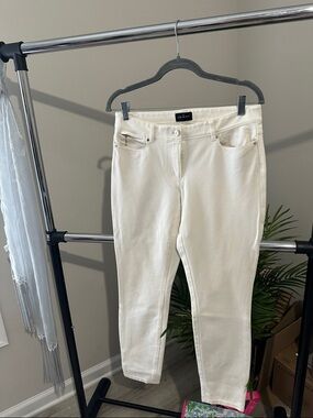 White House Black Market Cream Skinny Pants. NWOT. Not jeans. Horse riding pants